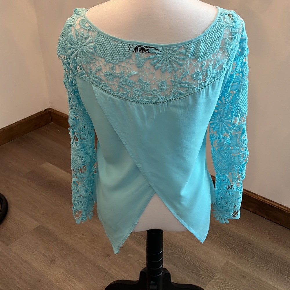Lace top - Picture 3 of 5